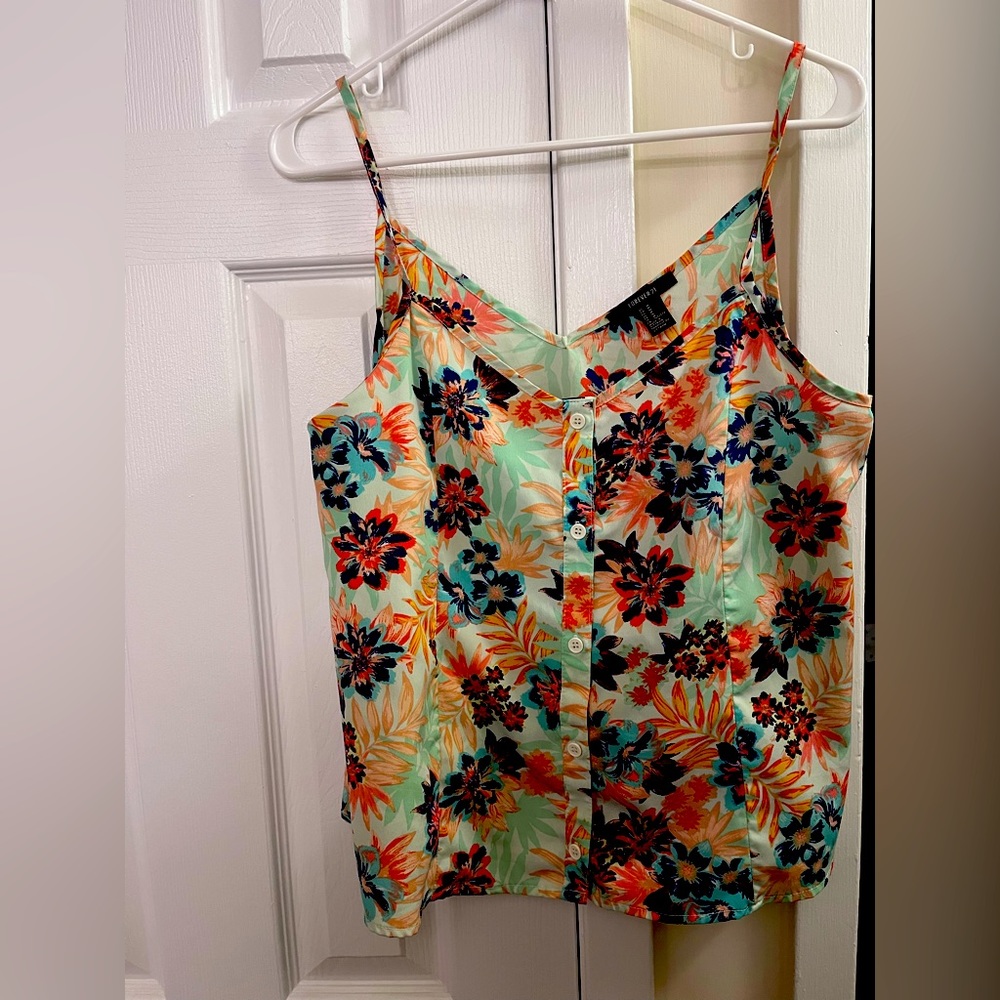 Cute flower top!